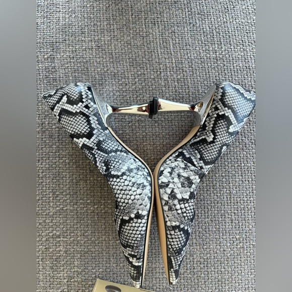 Michael Kors Mid Pump – Snake Embossed Leather – Size 8.5M brand new - Picture 10 of 16